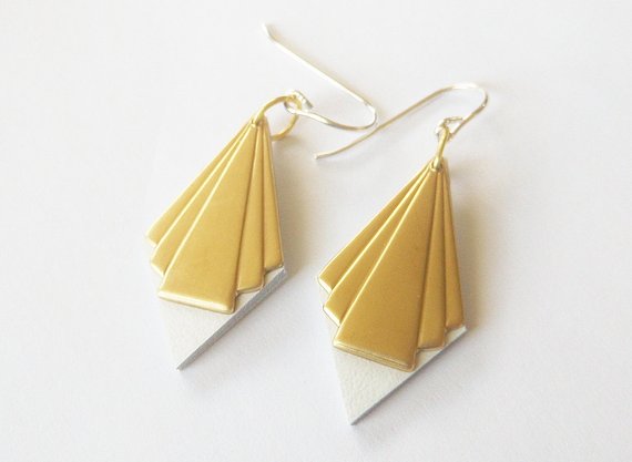 Small diamond fan earrings with white leather and gold finish